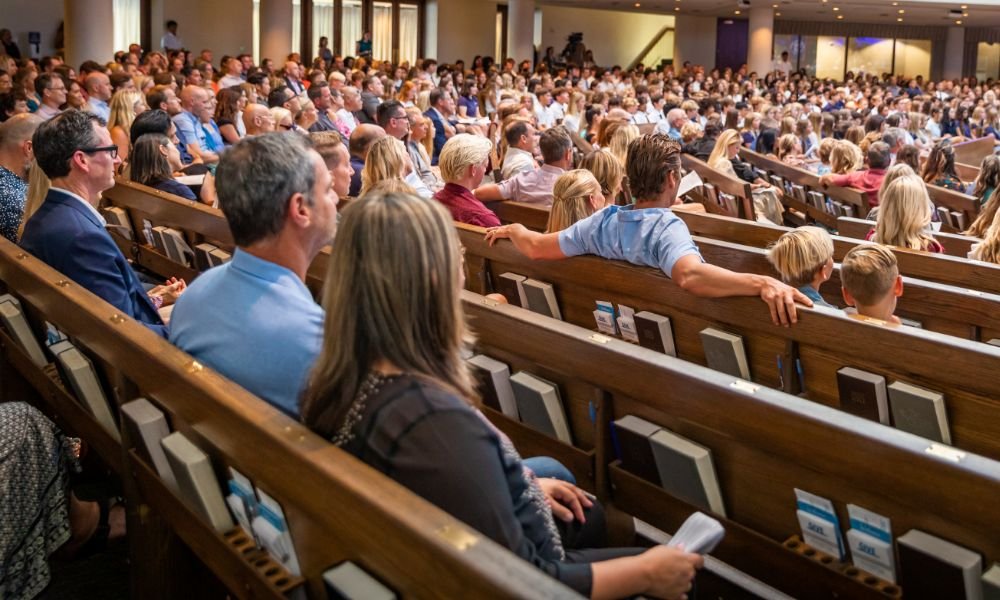 Pacifica families in the chapel pews